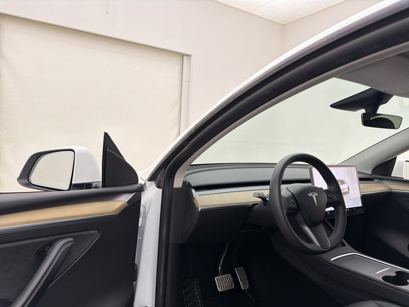 Tesla Model Y bild 23