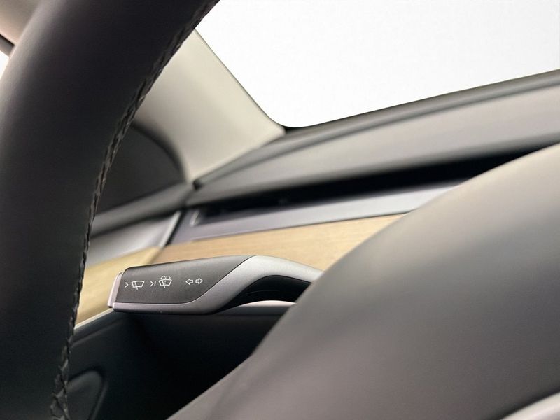Tesla Model Y bild 36