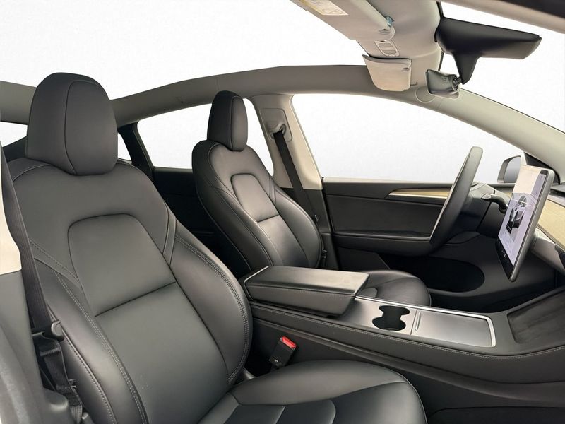 Tesla Model Y bild 15