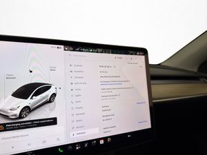 Tesla Model Y bild 33