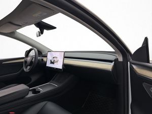 Tesla Model Y bild 16