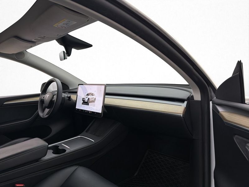 Tesla Model Y bild 16