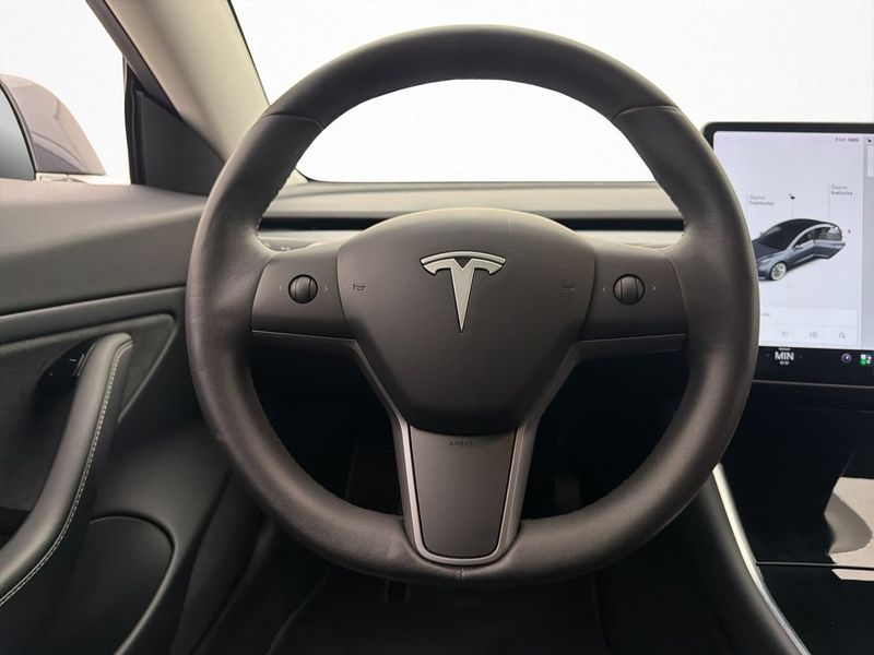 Tesla Model 3 bild 21