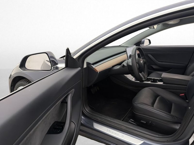 Tesla Model 3 bild 22