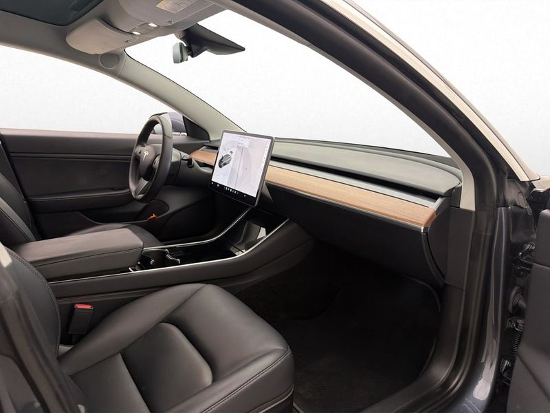 Tesla Model 3 bild 16