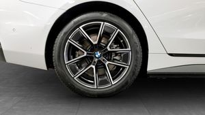 BMW i4 bild 9