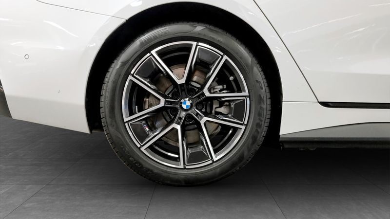 BMW i4 bild 9