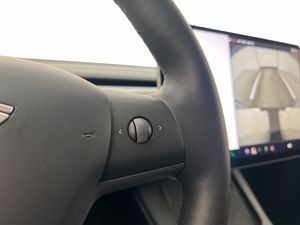 Tesla Model Y bild 28