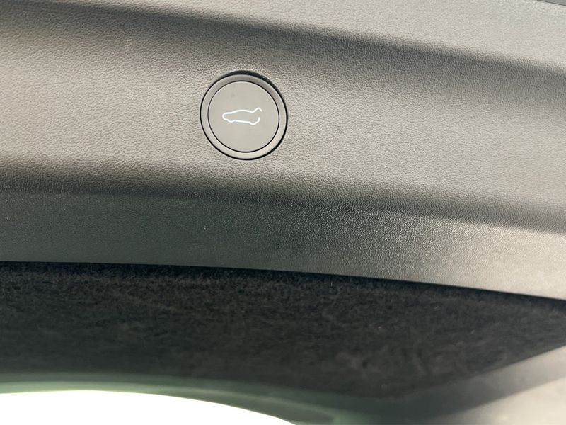 Tesla Model Y bild 30