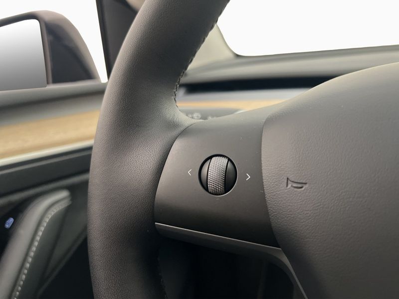 Tesla Model Y bild 26