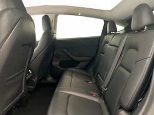 Tesla Model Y bild 16
