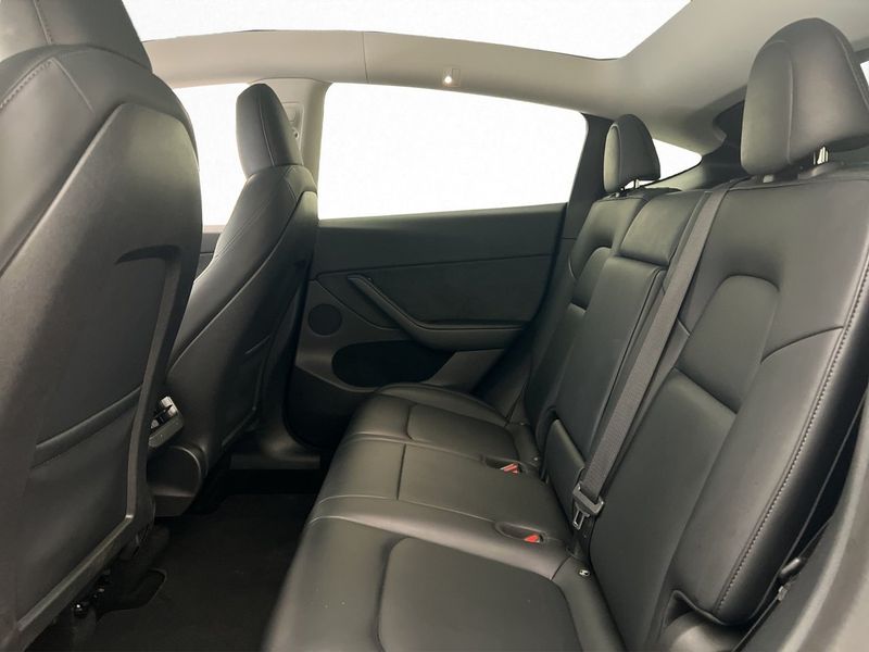 Tesla Model Y bild 16