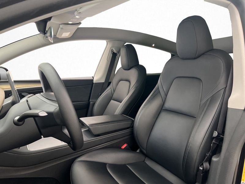 Tesla Model Y bild 15