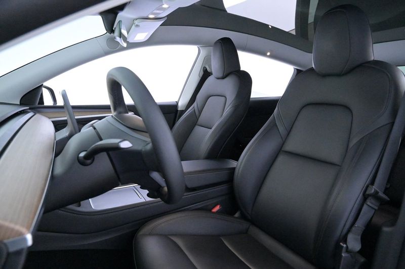 Tesla Model Y bild 9