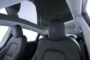 Tesla Model Y bild 25