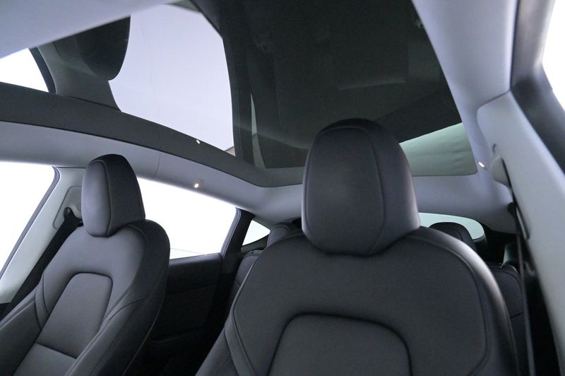 Tesla Model Y bild 25