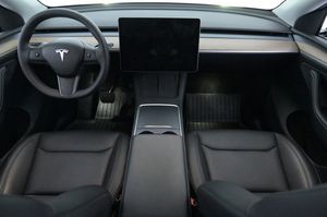 Tesla Model Y bild 6