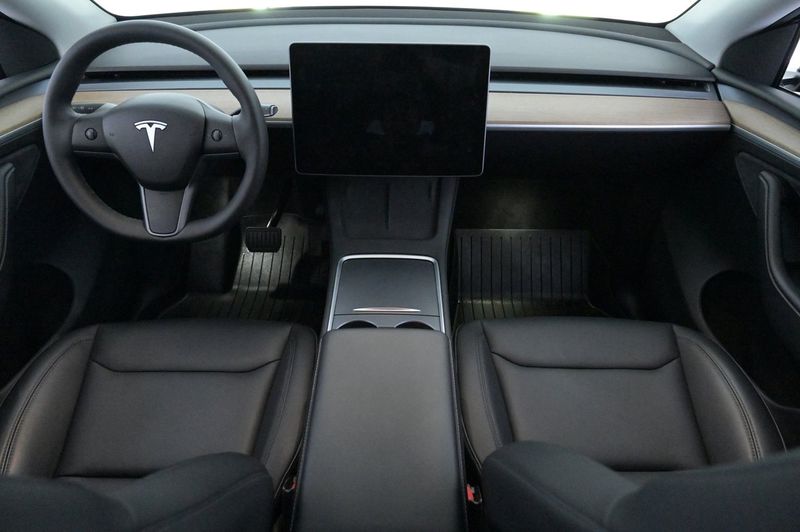 Tesla Model Y bild 6