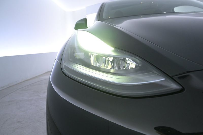 Tesla Model Y bild 26