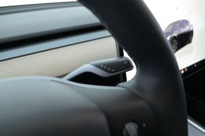 Tesla Model Y bild 8