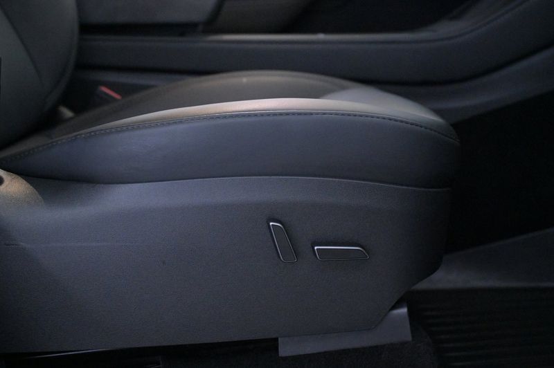 Tesla Model Y bild 13