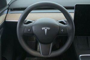 Tesla Model Y bild 7