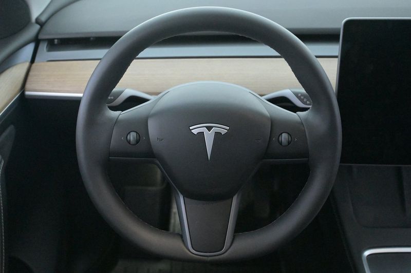 Tesla Model Y bild 7