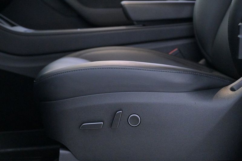 Tesla Model Y bild 11