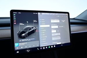 Tesla Model Y bild 15