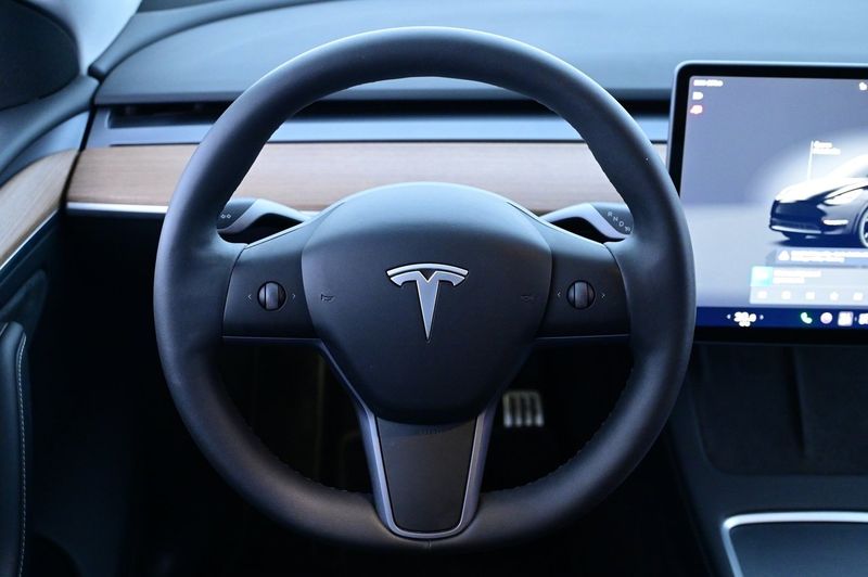 Tesla Model Y bild 7