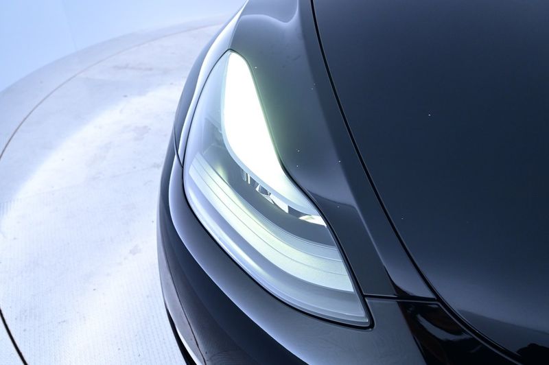 Tesla Model Y bild 26