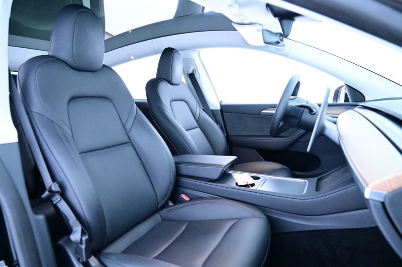 Tesla Model Y bild 12