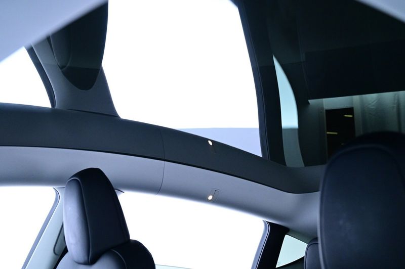 Tesla Model Y bild 24