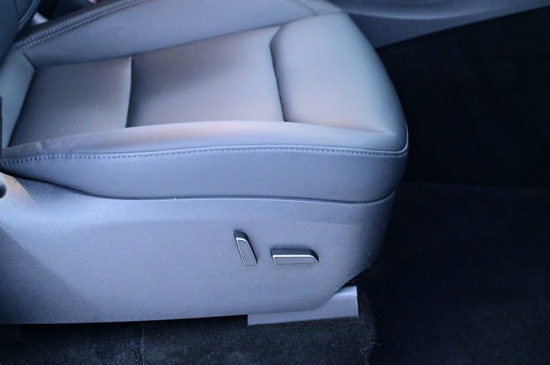 Tesla Model Y bild 13