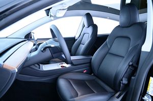 Tesla Model Y bild 9