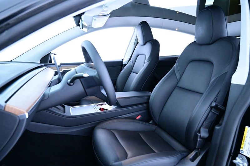 Tesla Model Y bild 9