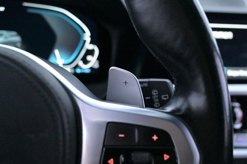 BMW 330 bild 8