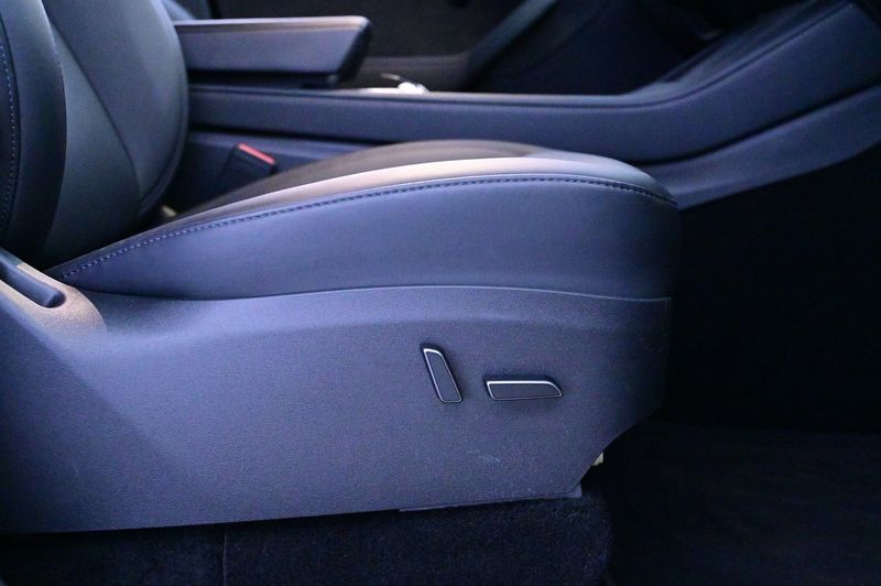 Tesla Model Y bild 13