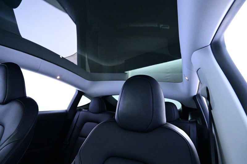 Tesla Model Y bild 23