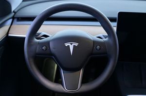 Tesla Model Y bild 7