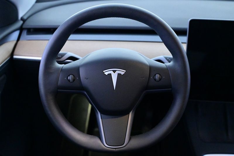 Tesla Model Y bild 7