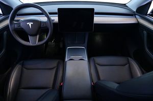 Tesla Model Y bild 6