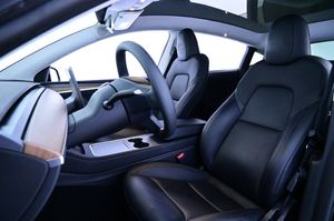 Tesla Model Y bild 9