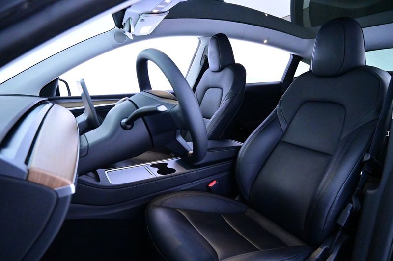 Tesla Model Y bild 9