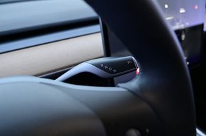 Tesla Model Y bild 8