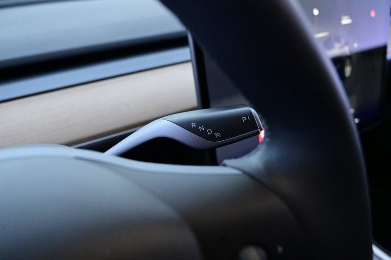Tesla Model Y bild 8