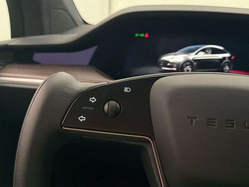 Tesla Model X bild 27