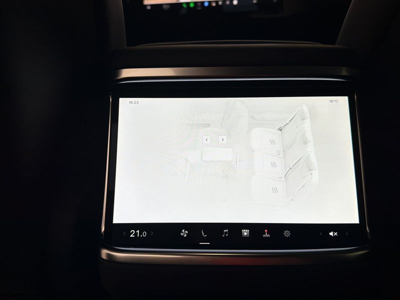 Tesla Model X bild 33