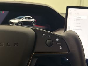 Tesla Model X bild 26