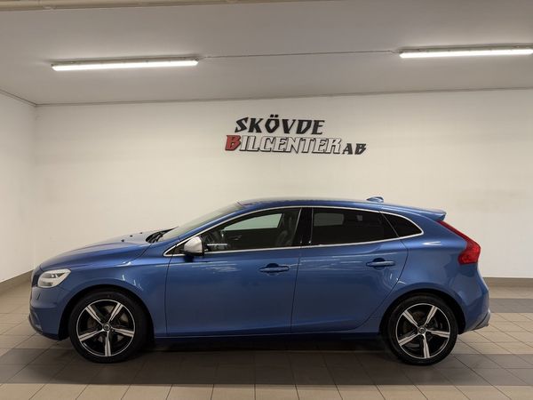 Volvo V40 T3 152hk R-Design/KeylessGO/BLIS/LED/Skinn/Adaptiv Fart - 2019